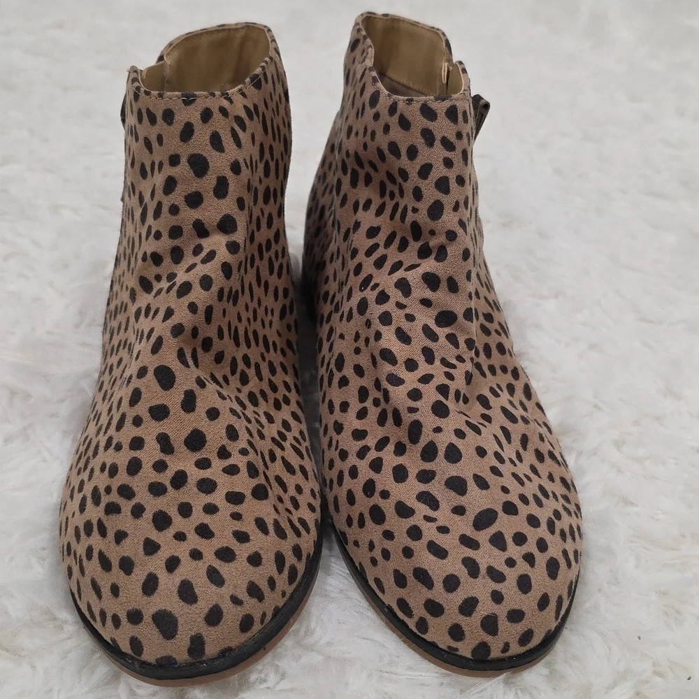 Cat & Jack LeopardPrint Booties. Size 5